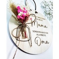 Rundes Holzschild „Du Bist Nicht Nur Die Beste Mama, Sondern Auch Allerbeste Oma" - Handgefertigt Mit Trockenblumen von DieKreativkoepfe