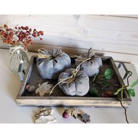 Kürbisse Aus Stoff 3 Tlg. Set 2Naturtöneherbstdekodeko Für Den Herbstkürbistischdeko Herbstkürbis Stoffleinen Kürbisse Aus Stoff 3 Tlg. Set 2Naturtöneherbstdekodeko Für Den Herbstkürbistischdeko Herbstkürbis Stoffleinen von DieStickAG