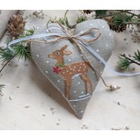 Neudekoherz Kleines Rehkitz in Kreuzstichhandgesticktdahlbeckbesticktstoffherzrehwinterdekohyggexmas Neudekoherz Kleines Rehkitz in Kreuzstichhandgesticktdahlbeckbesticktstoffherzrehwinterdekohyggexmas von DieStickAG