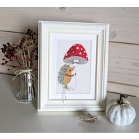 Neukreuzstichbild Igelliebekreuzstichhandgesticktdahlbeckherbstdekoherbstbildigel Handgesticktfliegenpilz von DieStickAG