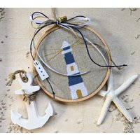 Neuleuchtturmstickrahmen Kreuzstichbildhandgesticktkreuzstichstickrahmenbildsommerdekomaritime Dekoleuchtturmbild Neuleuchtturmstickrahmen Kreuzstichbildhandgesticktkreuzstichstickrahmenbildsommerdekomaritime Dekoleuchtturmbild von DieStickAG