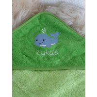 Babybadetuch Kapuzenhandtuch Wal Grün & Wunschname W503 von DieWichtelstickerei