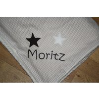 Babydecke Decke Kuscheldecke 2 Sterne Karo Beige & Wunschnamen W50 von DieWichtelstickerei