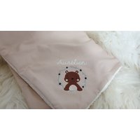 Babydecke Decke Kuscheldecke Bär Bärchen Teddy Beige & Wunschnamen W75 von DieWichtelstickerei