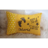 Kissen Geburtskissen Sterne Babyfüsse Gelb & Wunschnamen W1035 Kissen Geburtskissen Sterne Babyfüsse Gelb & Wunschnamen W1035 von DieWichtelstickerei