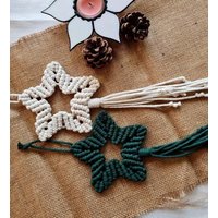 2 Makrameesterne Im Set, Makramee Weihnachtsdeko, Geschenkanhänger Weihnachtsstern von DieWollschmiederin