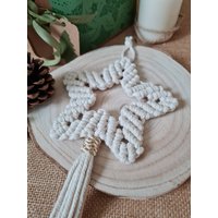 Makramee Weihnachtsdeko, Makrameestern , Geschenkanhänger, Gastgeschenk Weihnachtsfeier von DieWollschmiederin