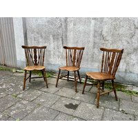 Alte Kneipenstühle Antike Holzstühle Sprossenstühle Windsorstühle Alte Kneipenstühle Antike Holzstühle Sprossenstühle Windsorstühle von DiesDasVintage