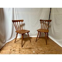 Vintage Kneipenstühle Sprossenstühle Alte Holzstühle Vintage Kneipenstühle Sprossenstühle Alte Holzstühle von DiesDasVintage