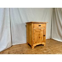 Weichholznachttisch Vintage Landhaus Nachttisch Weichholznachttisch Vintage Landhaus Nachttisch von DiesDasVintage