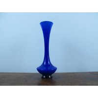 Blaue Vintage Vase Aus Glas. Helle Kobaltblaue 23cm von DigVintageStuff