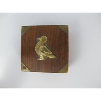 Kleine Vintage Holzkiste Mit Dekorativen Messing Vogel Und Ecken. Tolle Aufbewahrung Für Schmuck Oder Schätze Hergestellt in Indien von DigVintageStuff
