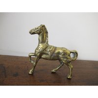Vintage Pferd Aus Messing. 9cm Groß. Messing Figur. Tolles Mid Century Dekor von DigVintageStuff