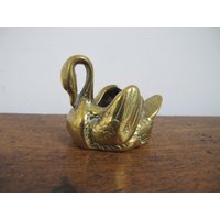 Vintage Schwan Aus Messing. Kleiner Schwerer Sehr Elegant. Regal Dekor, Vogel Skulptur Winziger Blumentopf Oder Kerzenhalter von DigVintageStuff