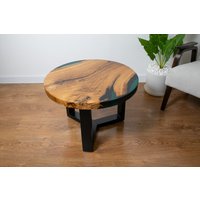 Runder Epoxy Couchtisch, Einzigartiger Großer Rustikaler Niedriger Moderner Schreibtisch-Harztischplatte, Massivholztischplatte von DimasHomeDekor