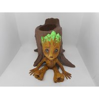 Baby Groot | Stiftehalter Home Office Dekor Werkschule Überbau 3D Gedruckt von DimensionsonDemand