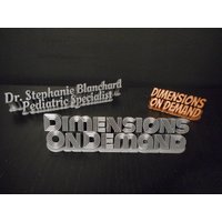 Maßgeschneiderte Schreibtisch Namensschild | Personalisierte Büro Zeichen 3D-Text 1-2 Lines Beliebige Schriftart 3D Gedruckt von DimensionsonDemand