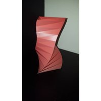 Verdrehte Dreieck Vase von DimensionsonDemand
