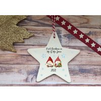 Keramik Baumschmuck/Weihnachtsbaumschmuck 2021 Weihnachtswichtel & Schneeflocken - Personalisiert von DiosDesigns