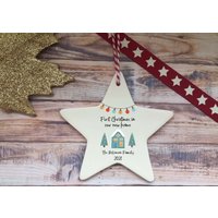 Keramik Hängende Stern Dekoration/Türkises Haus - Erste Weihnachten Im Neuen Zuhause Personalisierter Baumschmuck 2021 von DiosDesigns