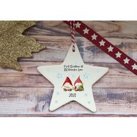 Keramik Hängender Stern/Weihnachtswichtel & Schneeflocken Erste Weihnacht Im Neuen Zuhause Personalisierter Baumschmuck 2021 Dekoration von DiosDesigns