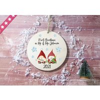 Kreis Hängende Dekoration/Weihnachtswichtel & Schneeflocken First Xmas As Mr & Mrs Lockdown 2021 Personalisierte Nachricht Xmas Ornament von DiosDesigns