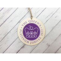 Queens Platinum Jubilee Holzkreis , Queen Elizabeth 2022 Andenken Ornament Dekoration Plakette von DiosDesigns