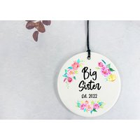 Schwangerschaft Offenbaren Geschenk Für Große Schwester/Floral Keramik Kreis Personalisierte Nachricht Auf Der Rückseite von DiosDesigns