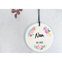 Schwangerschaft Reveal Geschenk Für Nan/Floral Keramik Kreis Personalisierte Nachricht Auf Der Rückseite von DiosDesigns