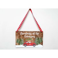 Weihnachten Bei Der Dekoration in Großbritannien/Rotes Auto Personalisierte Weihnachtsschilder Hängendes Schild Aus Dunklem Oder Hellem Holz von DiosDesigns