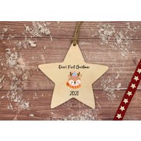 stern Hängedekoration/Hirsch Babys Erstes Ornament Erste Weihnachtskugel Personalisierte Kugel Helles Holz von DiosDesigns