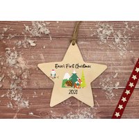 stern Hängende Dekoration/Festliche Freunde Babys Erste Weihnachtsverzierung Erste Weihnachtskugel Personalisierte Christbaumkugel Helles Holz von DiosDesigns