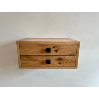 Nachttisch Im Landhausstil Mit Schubladen Rustikaler Für Schlafzimmer Eiche Mid Century Modern Kleinmöbel von DirdinoWoodStudio