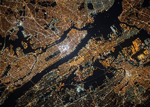 Displate – Metallposter - Magnet-Montage - NASA - Views From Space - Manhattan New York - Größe M - 32x45cm von Displate
