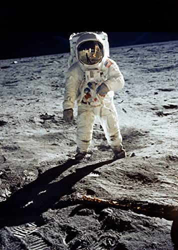 Displate – Metallposter - Magnet Mounted - Life Magazine  - Photography - Apollo 11 astronaut - Größe M - 32x45cm von Displate