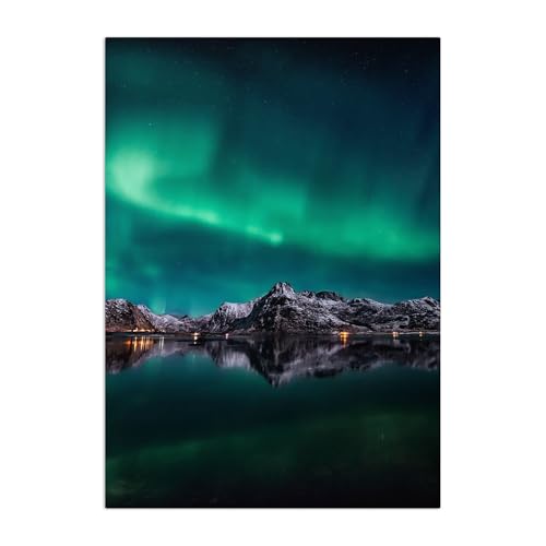 Displate - Poster aus Metall - Magnet-Montage - World Class Photos - Landscapes - Lofoten Aurora Reflection 45 cm x 32 cm von Displate