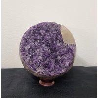 Große Amethyst Kristall Geode Kugel von DistinctionCrystals