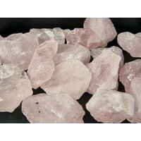 Rauer Rosenquarzkristall von DistinctionCrystals