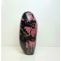 Sehr Großer Rhodonit Kristall Freeform Sehr Großer Rhodonit Kristall Freeform von DistinctionCrystals