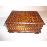 Holz Geschnitzte Box Volkskunst Signiert Primitiven Carving von DistinctiveByDesign
