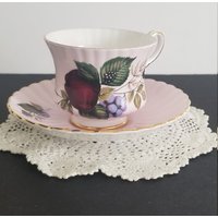 Royal Stafford Teetasse Und Untertasse, Gemischte Früchte von DistinctiveVintageCo