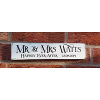 Beunruhigt Shabby Chic Personalisiert Glücklich Je Nach Freistehendem Holzschild von DistressedPlaques