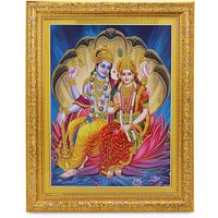Vishnu Lakshmi Goldenes Zari-Kunstwerksfoto Im Goldenen Rahmen | 11 X 13 Zoll Oder | 27, 94 33, 02 cm von DivinedecorsIndia