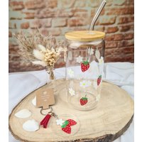 Trinkglas Mit Bambusdeckel Und Glasstrohhalm Erdbeer von DiyLudzifer