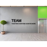 Holzschriftzug Team - Together Everyone Achieves More Motivierende Wanddeko Für Büro & Unternehmen von DiyStudioKraft