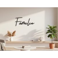 Holzschriftzug Familie - Dekorative Wanddeko Für Wohnzimmer, Flur & Essbereich von DiyStudioKraft