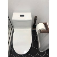 Moderner Toilettenpapierhalter - Nussbaum von DmsDesignTeam