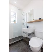 Weißes Schwebendes Modernes Regal - Holzregal Weißes Schwebendes Modernes Regal - Holzregal von DmsDesignTeam
