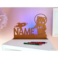 Astronaut Teddy Namensschild Personalisiert Mit Led Astronaut Teddy Namensschild Personalisiert Mit Led von DoDoDeko
