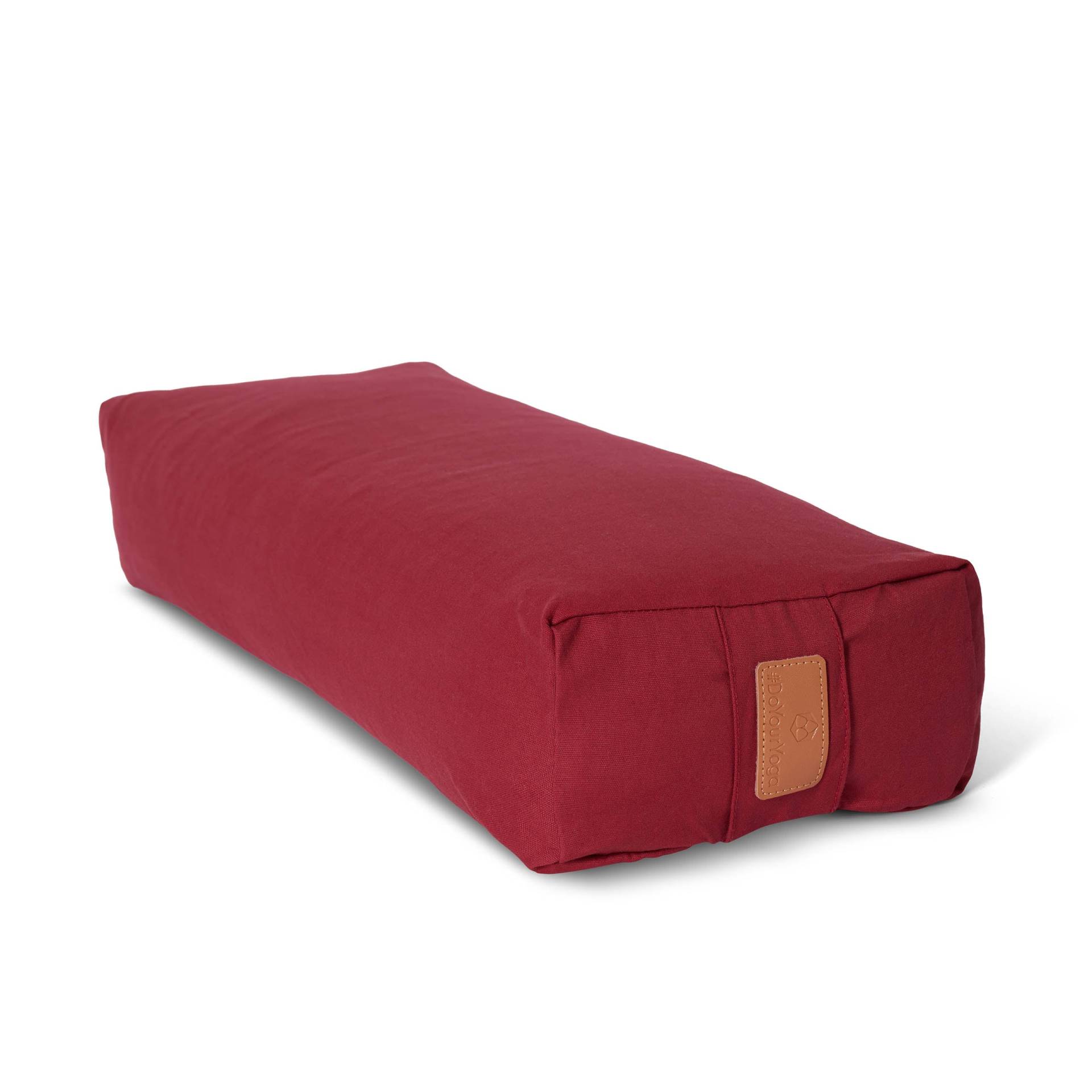 Yoga-Bolster Paravati - gefüllt mit Bio-Buchweizenschalen - 67 x 22 x 13 cm - Rot von #DoYourYoga
